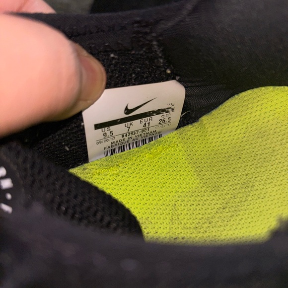 Preowned Nike Women’s Black Free Run Sneakers Size 9.5 - Picture 5 of 5